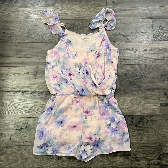 Lucca Couture Romper Size Medium Purple Floral - Picture 1 of 7